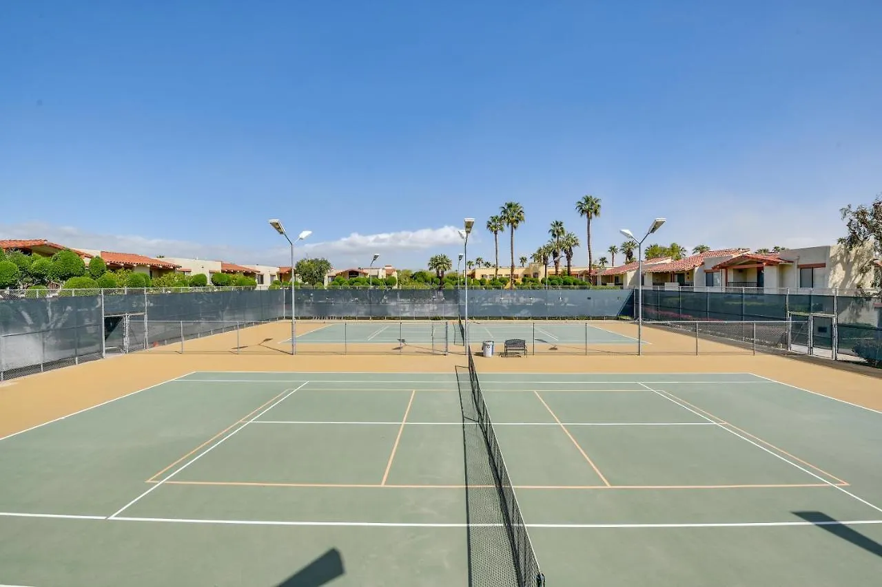 Pet-Friendly Palm Springs Condo With Pool Access Appartamento