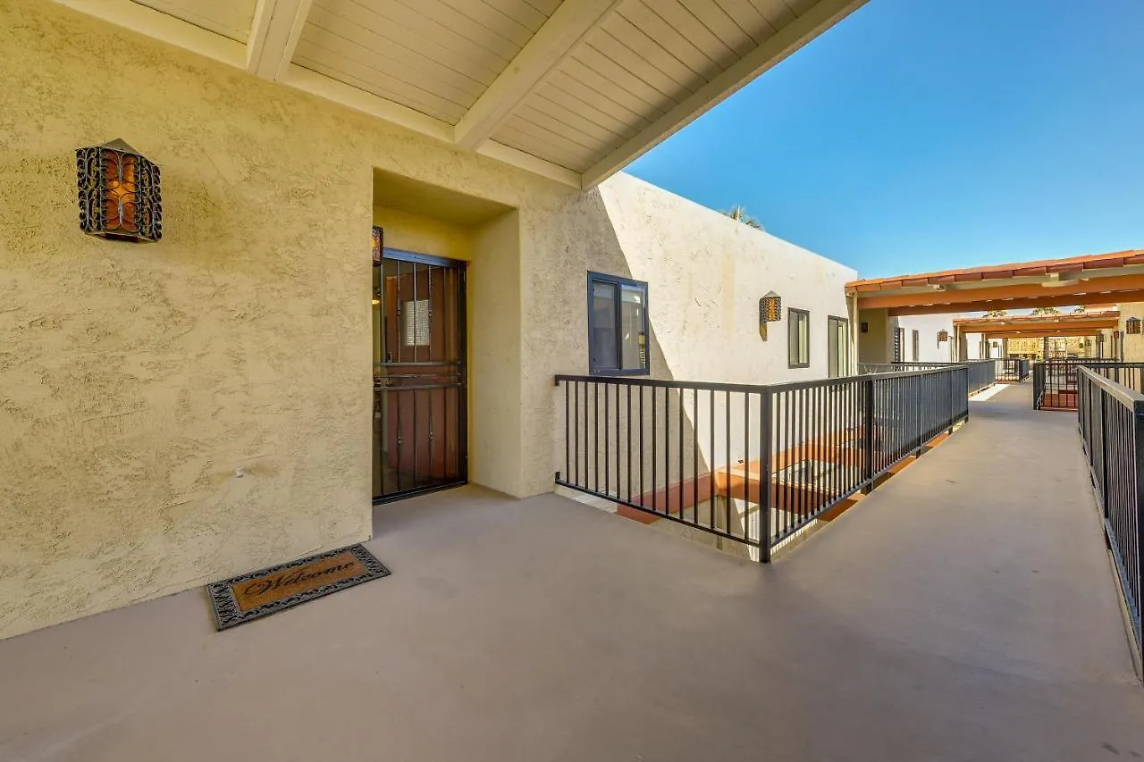 Pet-Friendly Palm Springs Condo With Pool Access
